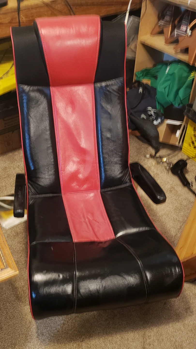 Gaming Chair with Built-in Speakers
