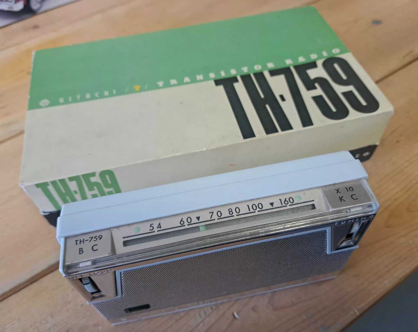 Hitachi Transistor Radio TR-7