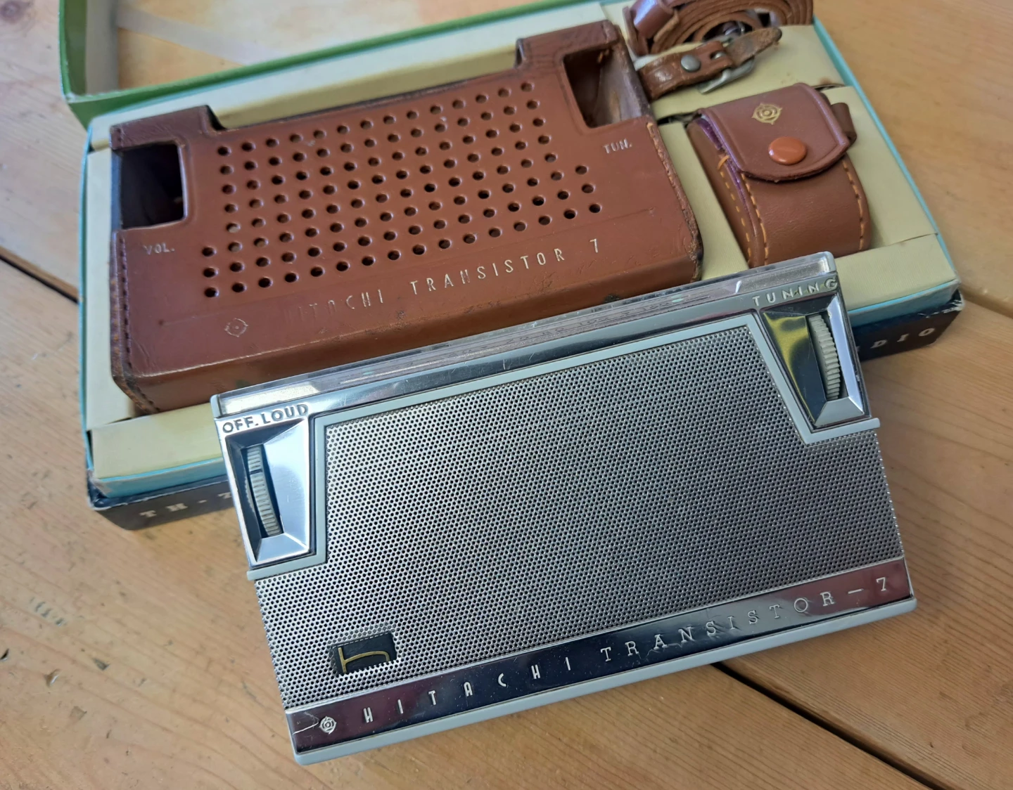 Hitachi Transistor Radio TR-7 - photo 3