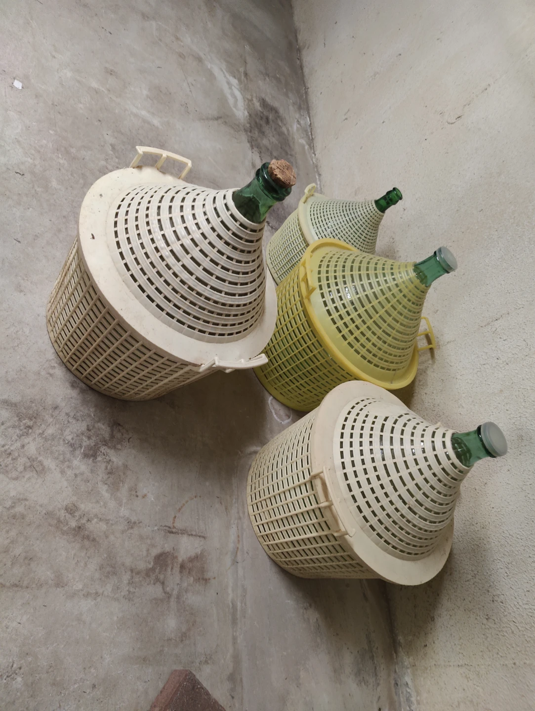 Set of 4 Demijohn Bottles with Baskets