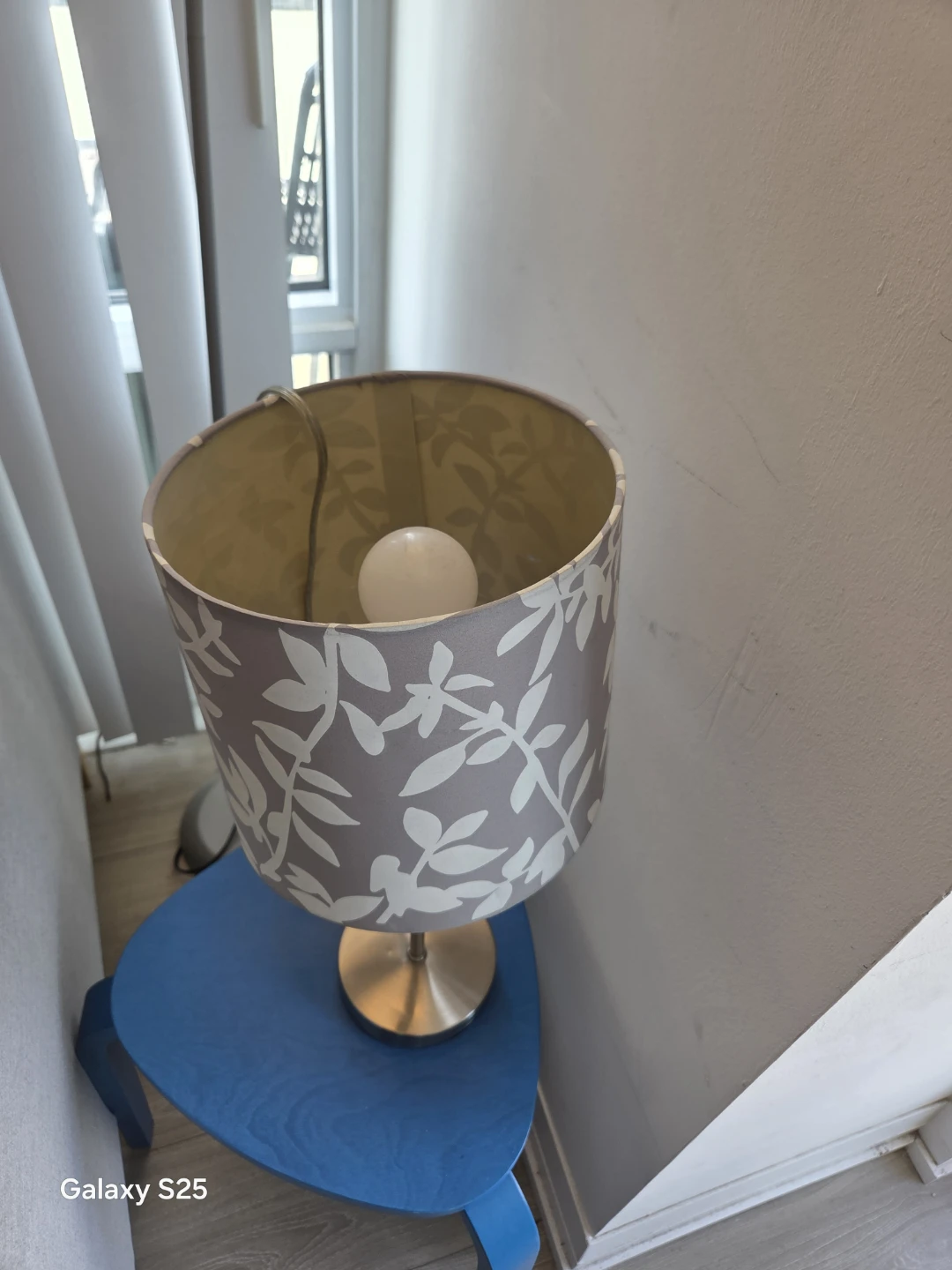 Table Lamp with Leaf Pattern Shade