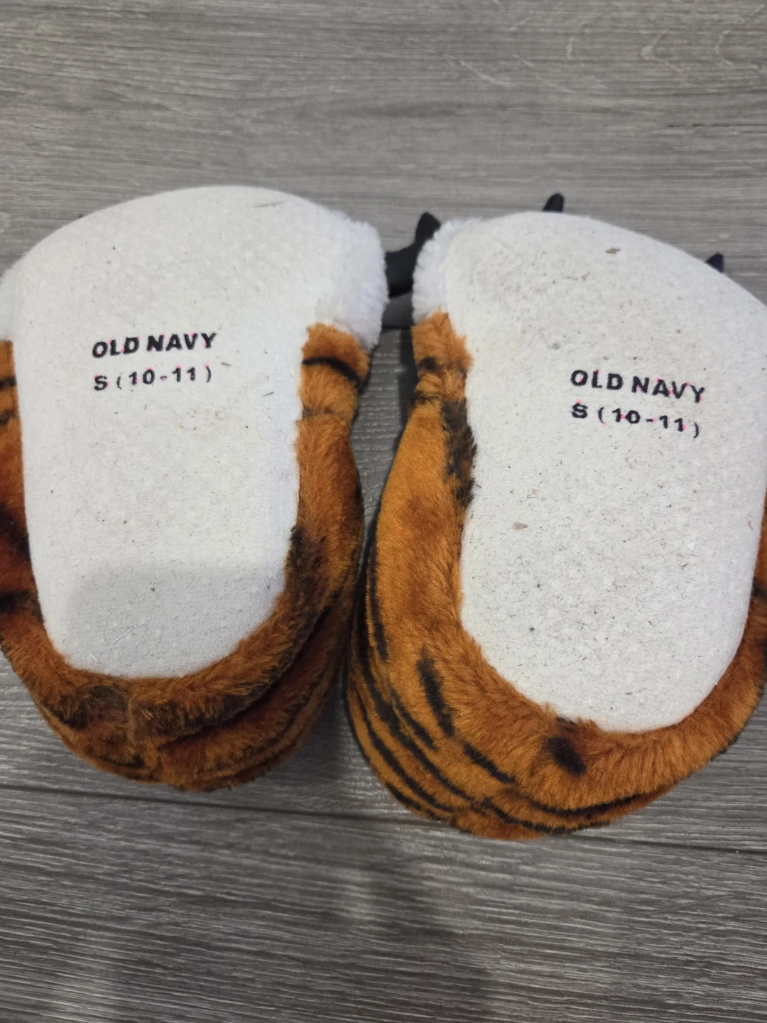 Old Navy Tiger Paw Slippers Size S (10-11) - photo 2