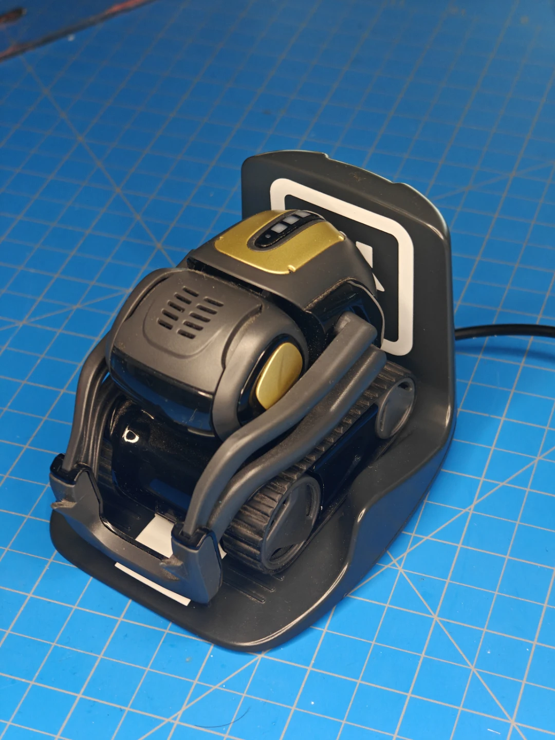Anki Vector Robot + Base Station