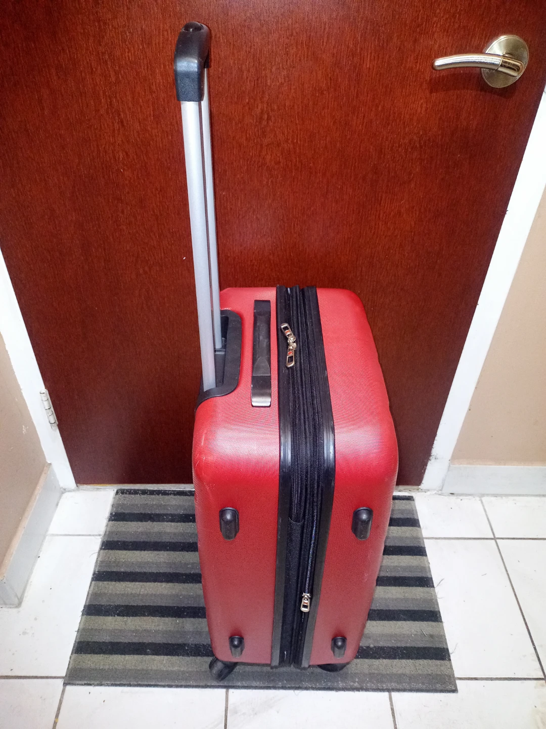 Swiss Gear Luggage With Swivel Wheels - photo 3