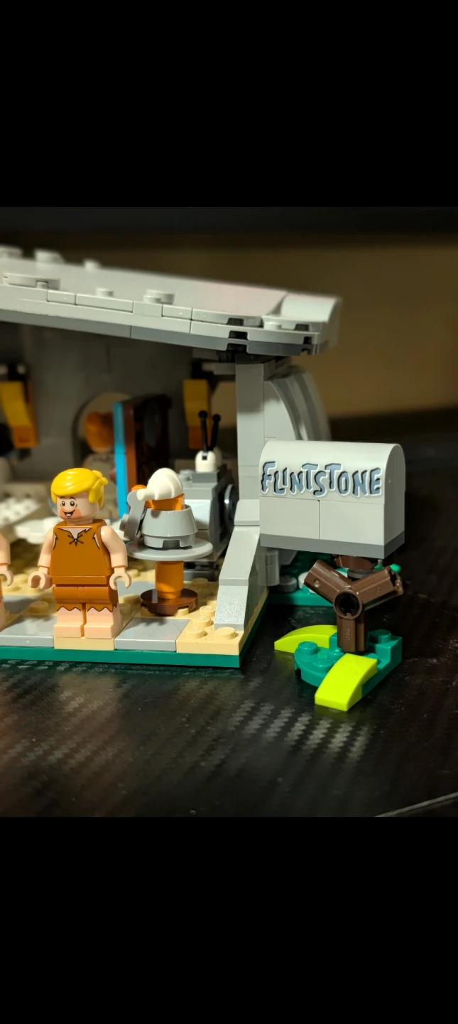 Retired LEGO The Flintstones Set - photo 3