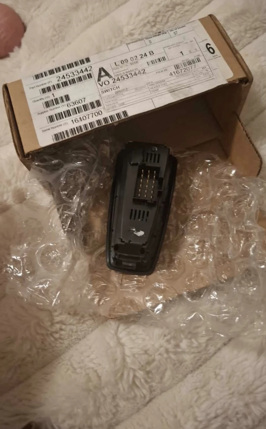 Volvo Trucks OEM Switch Part #24533442 New in Box