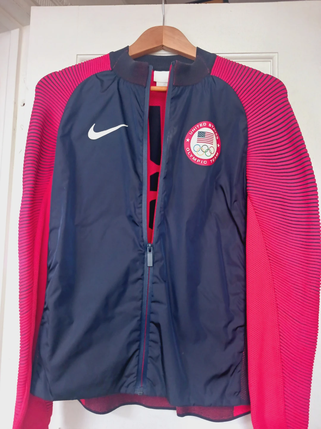 UNITED STATES 🇺🇸 OLYMPIC TEAM USA NIKE JACKET. SIZE L.