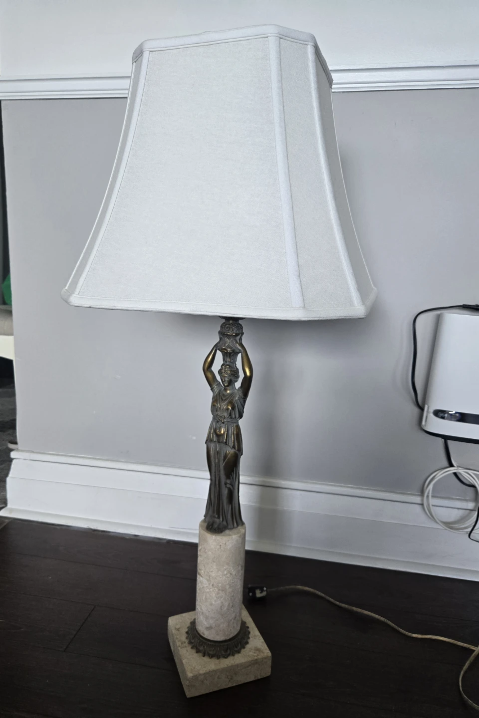 Vintage Figural Table Lamp with Marble Base ⚽