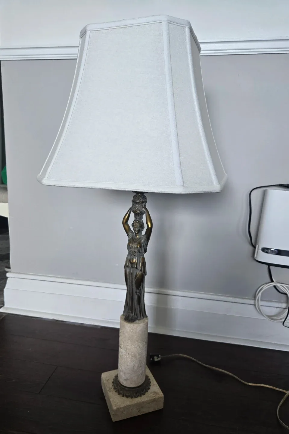 Vintage Figural Table Lamp with Marble Base ⚽