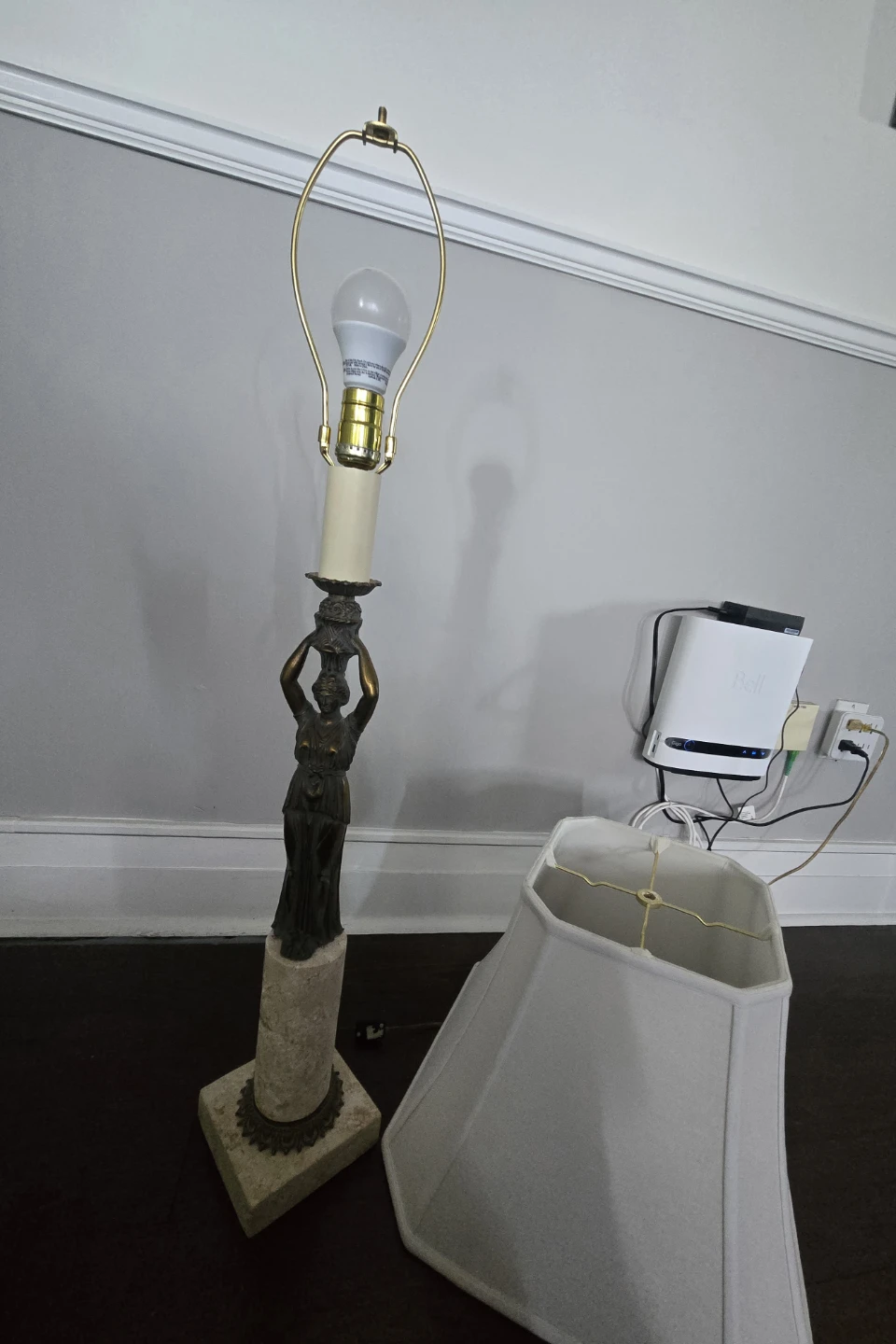 Vintage Figural Table Lamp with Marble Base ⚽ - photo 2
