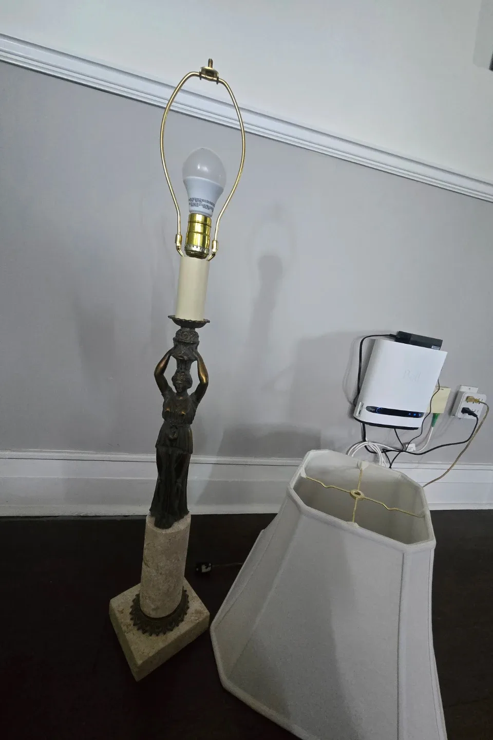 Vintage Figural Table Lamp with Marble Base ⚽ - photo 2