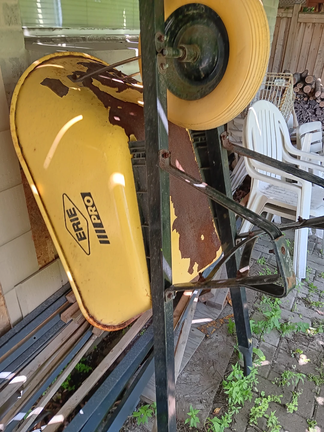 Erie Pro Wheelbarrow - photo 3