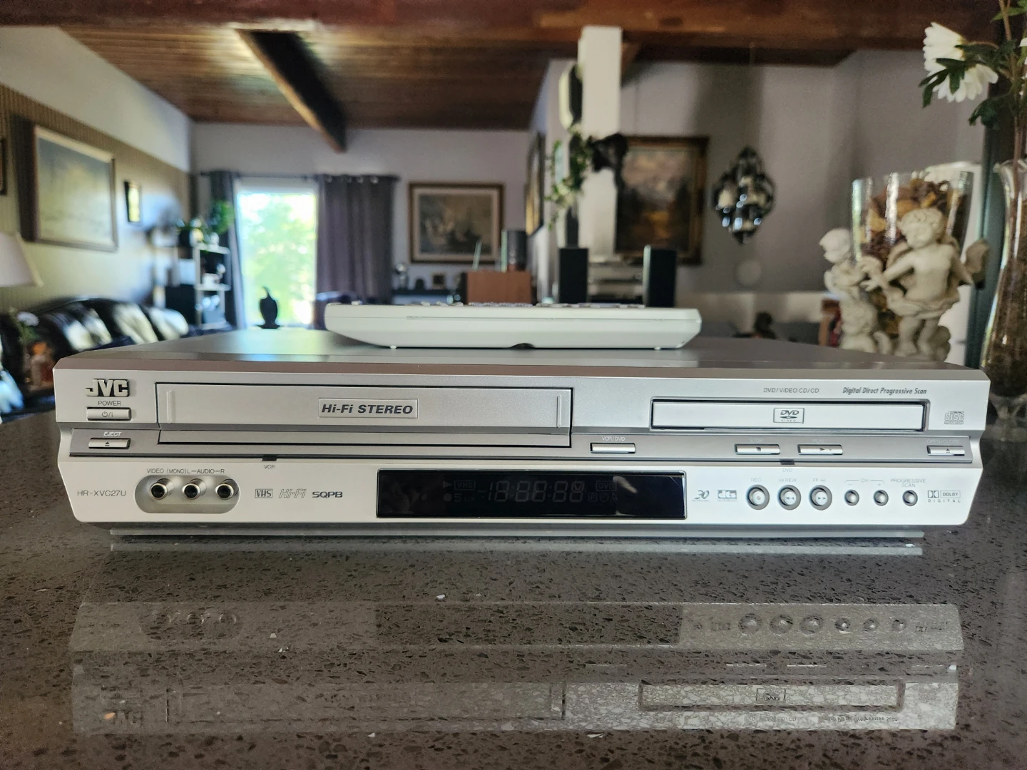 JVC - VCR/DVD/CD Player Combo