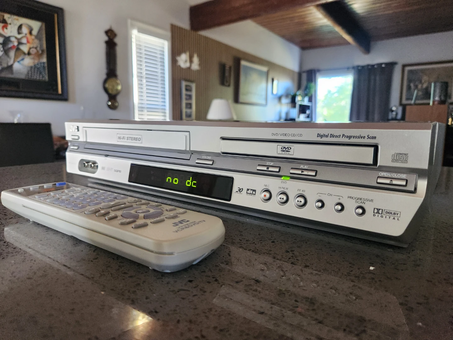JVC - VCR/DVD/CD Player Combo - photo 2