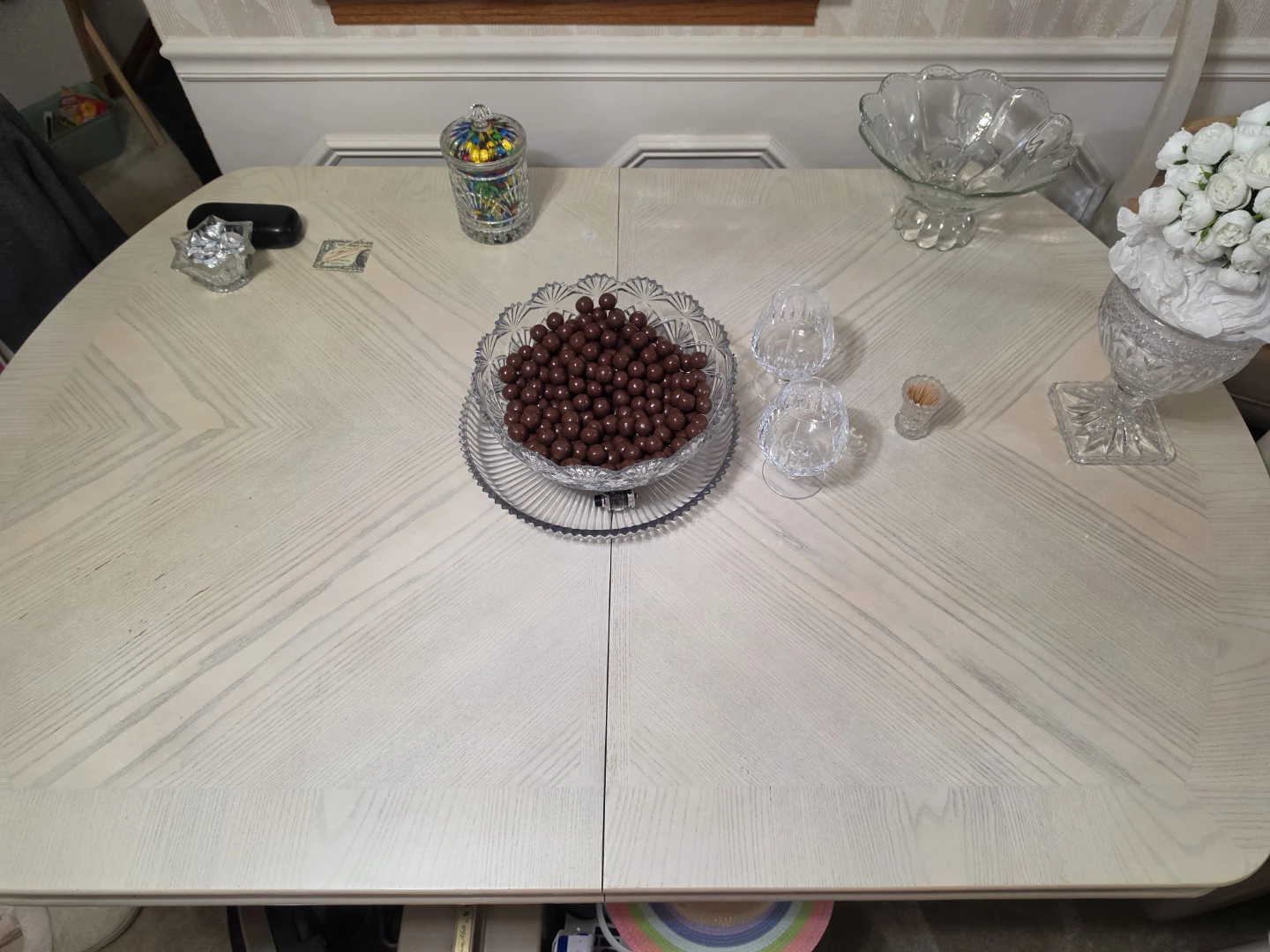Dining table and 6 chairs