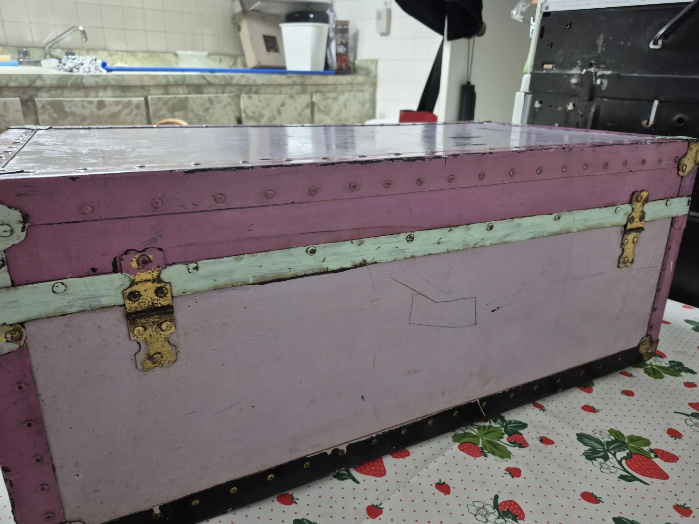 Vintage Storage Trunk, pink and green - photo 4