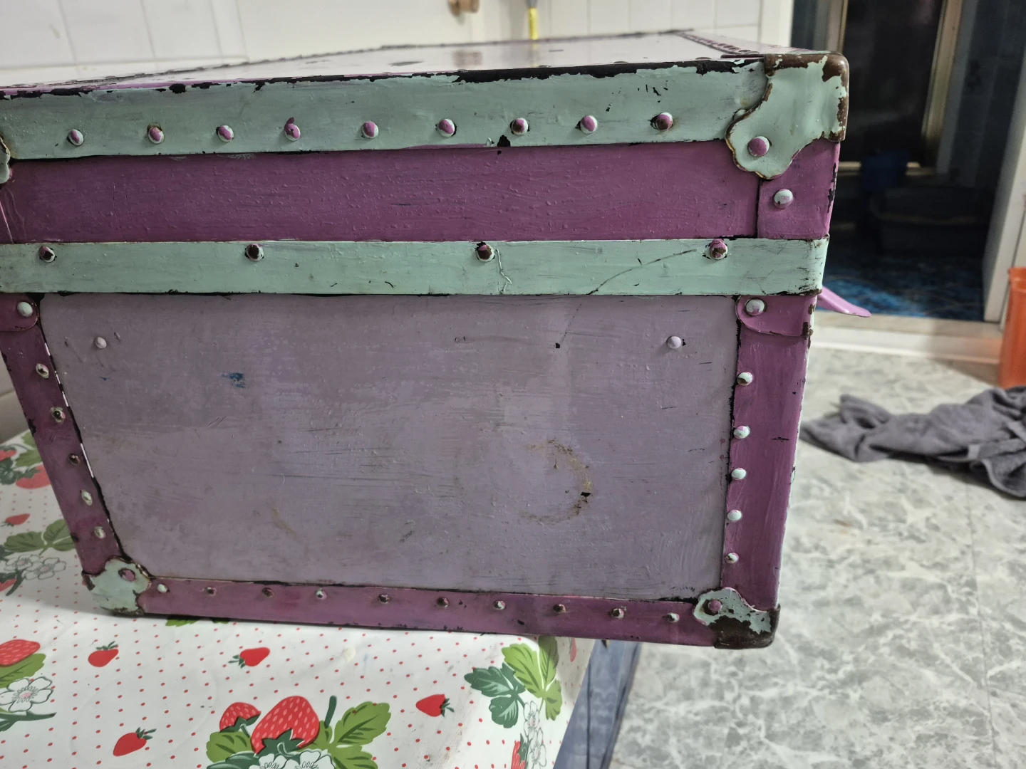 Vintage Storage Trunk, pink and green - photo 5