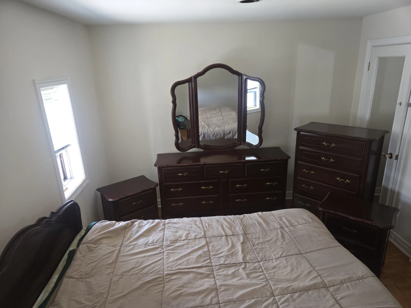 Cherry Wood Bedroom Set - 5 Pieces - photo 2