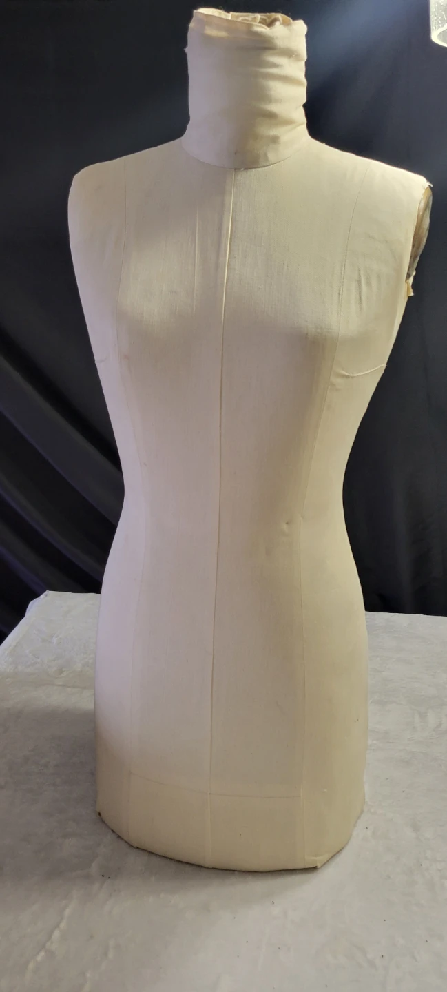 Vintage Dress Form Mannequin ⚽