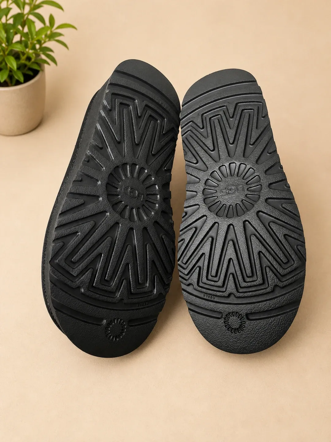 UGG Scuffette Slipper Black Suede - photo 4