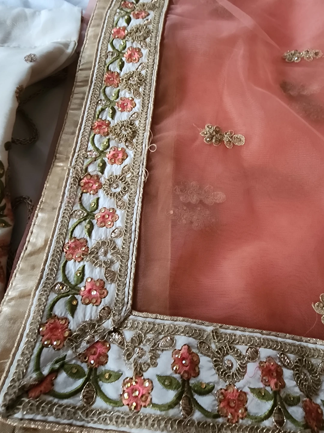 Cream Floral Embroidered Lehenga with Peach Dupatta - photo 4