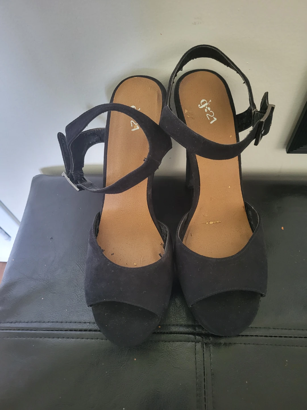 g21 Black Suede Block Heel Sandals - photo 2