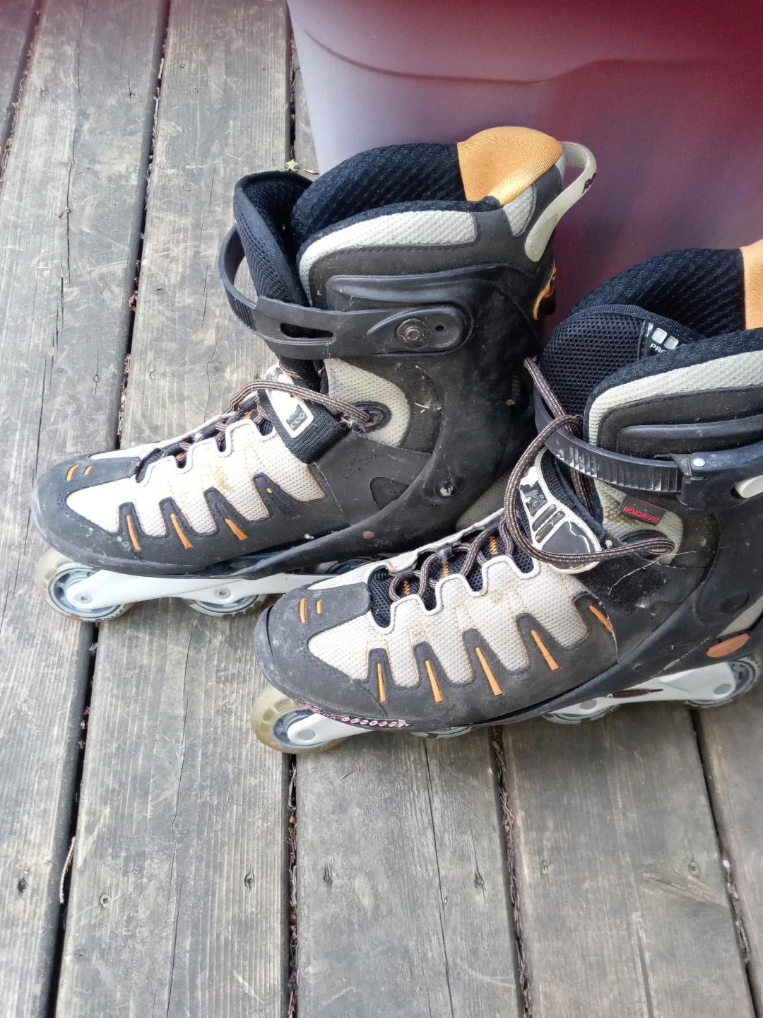 Men's Rollar skates.