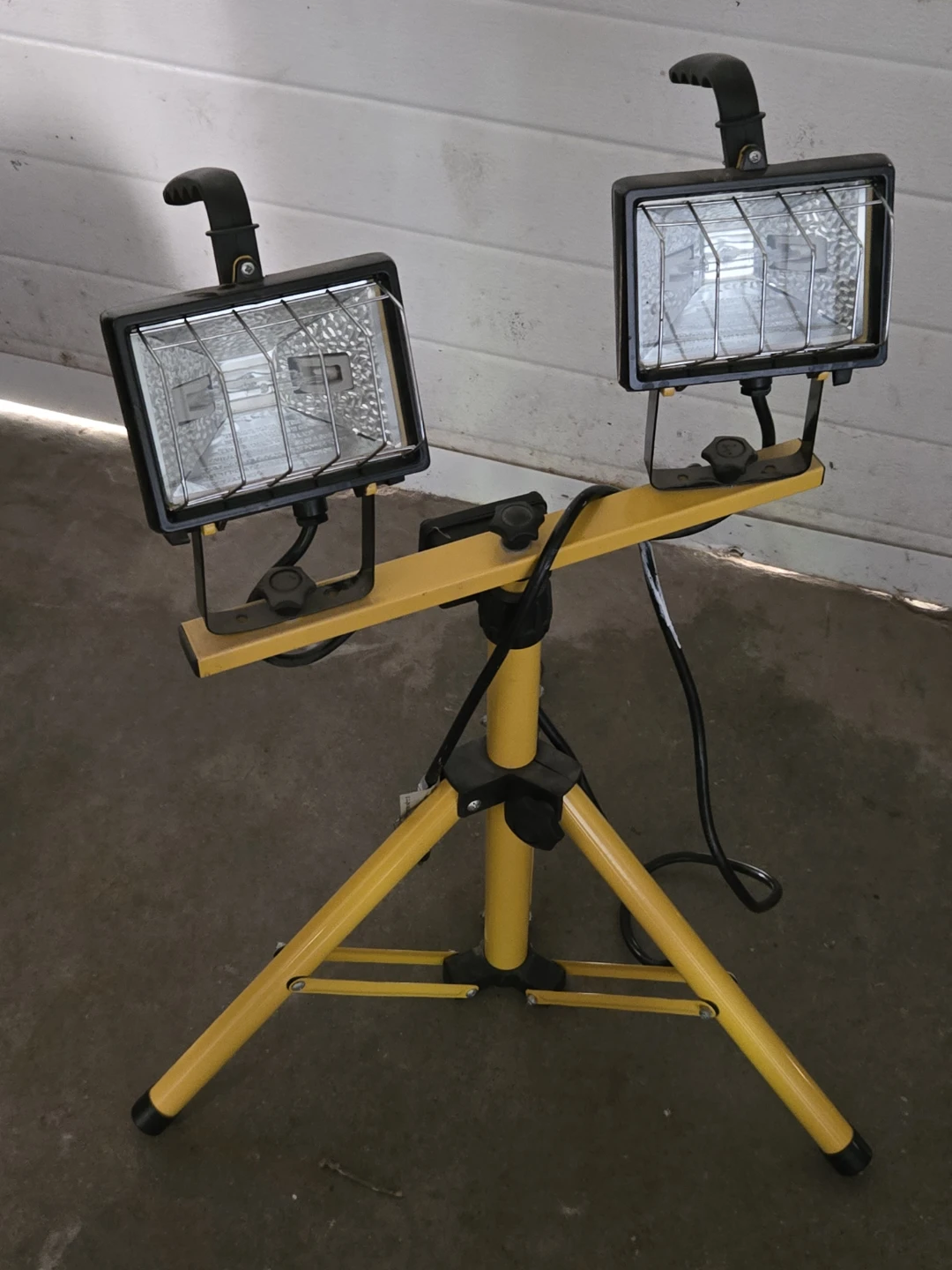 Twin Head Telescopic Floodlights