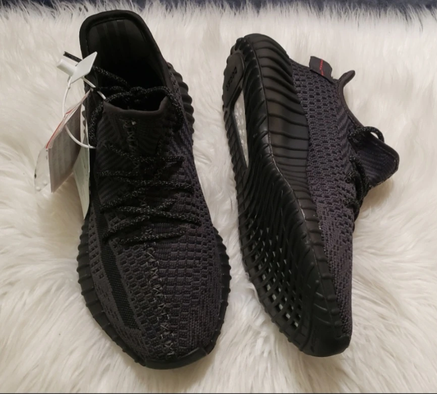 Brand new Mens Adidas Yeezy Boost 350 V2 Black Sneakers S 10