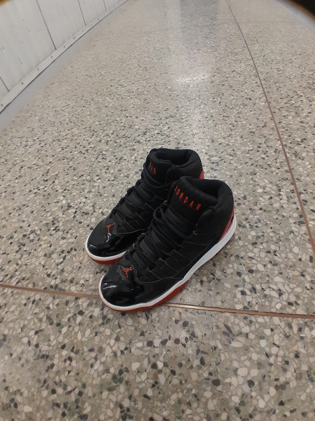 Jordan Air 11 Retro Black Red Shoes boys/Teens Size 5 - photo 5