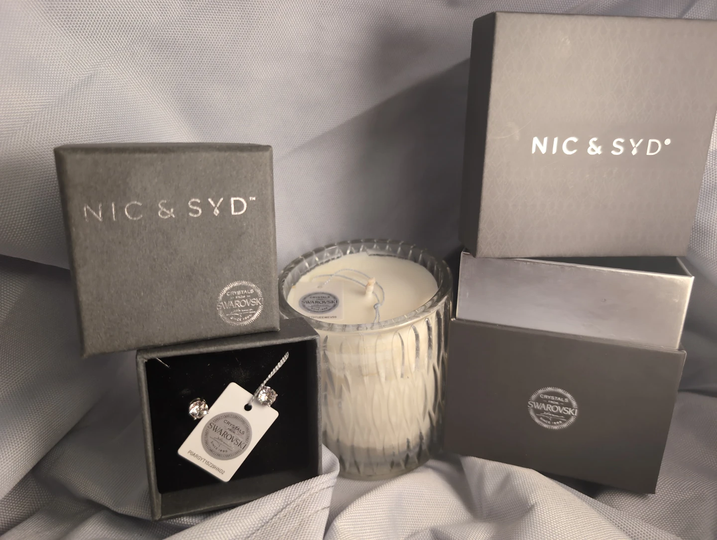 NIC & SYD Earrings and Hidden Jewelry Candle Set - photo 4