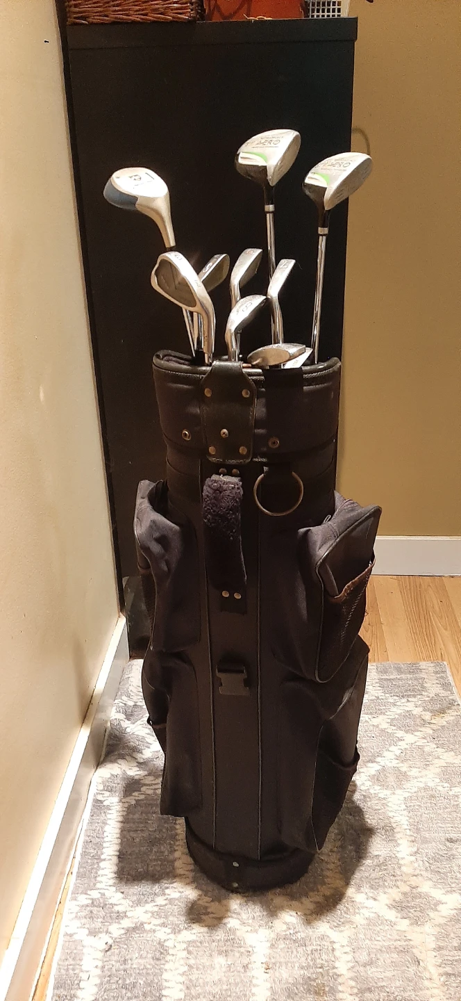 Set Of Men's Right Handed Golf Clubs With Bag