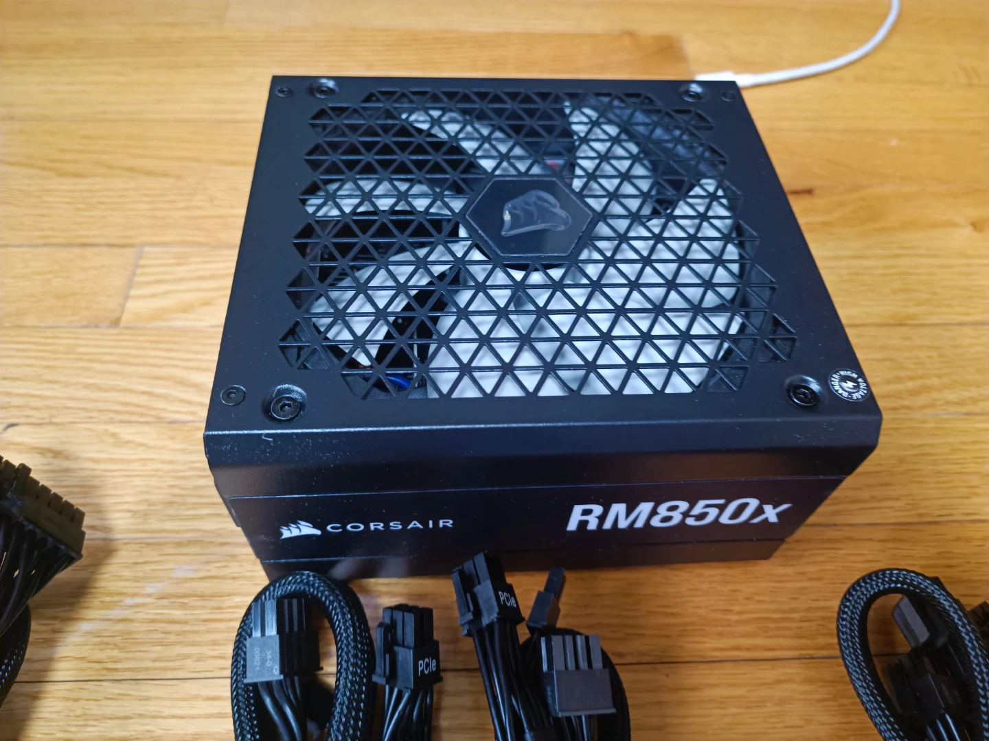 Corsair RM850x Power Supply - photo 2