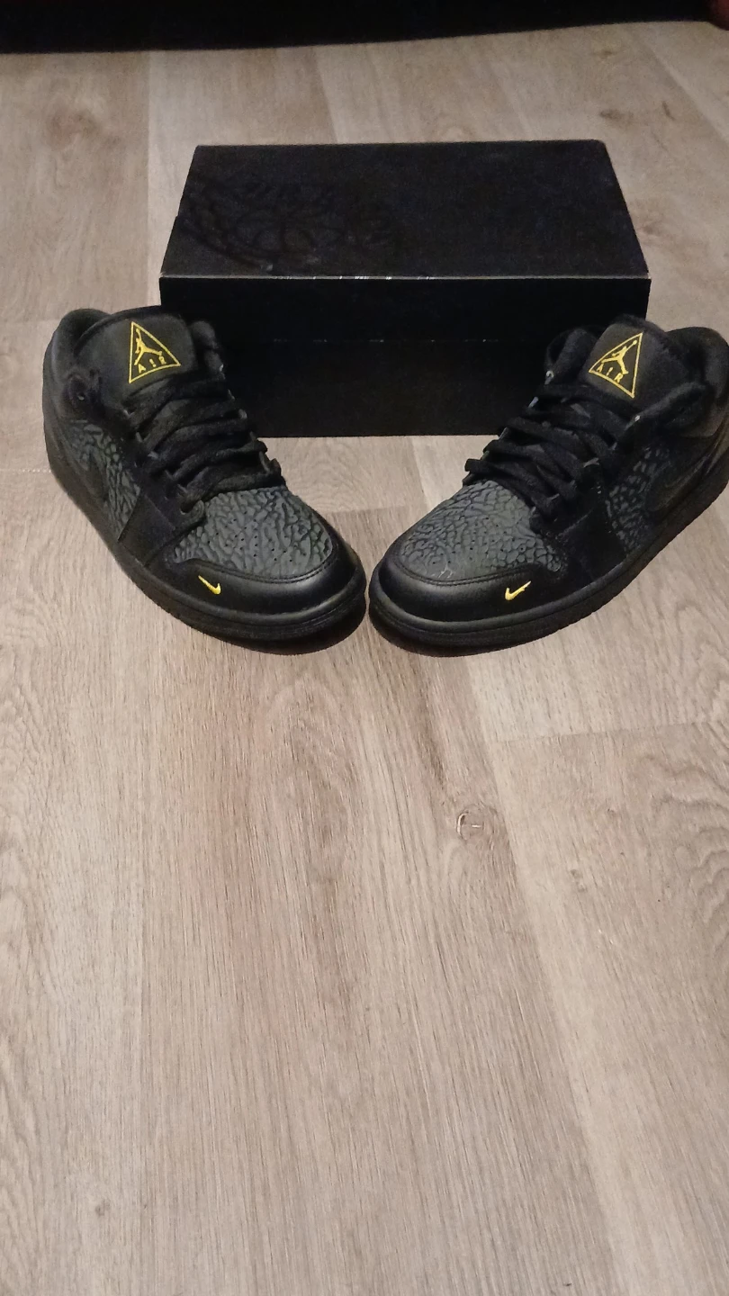 Jordan 1 Low SE black/yellow Anthracite