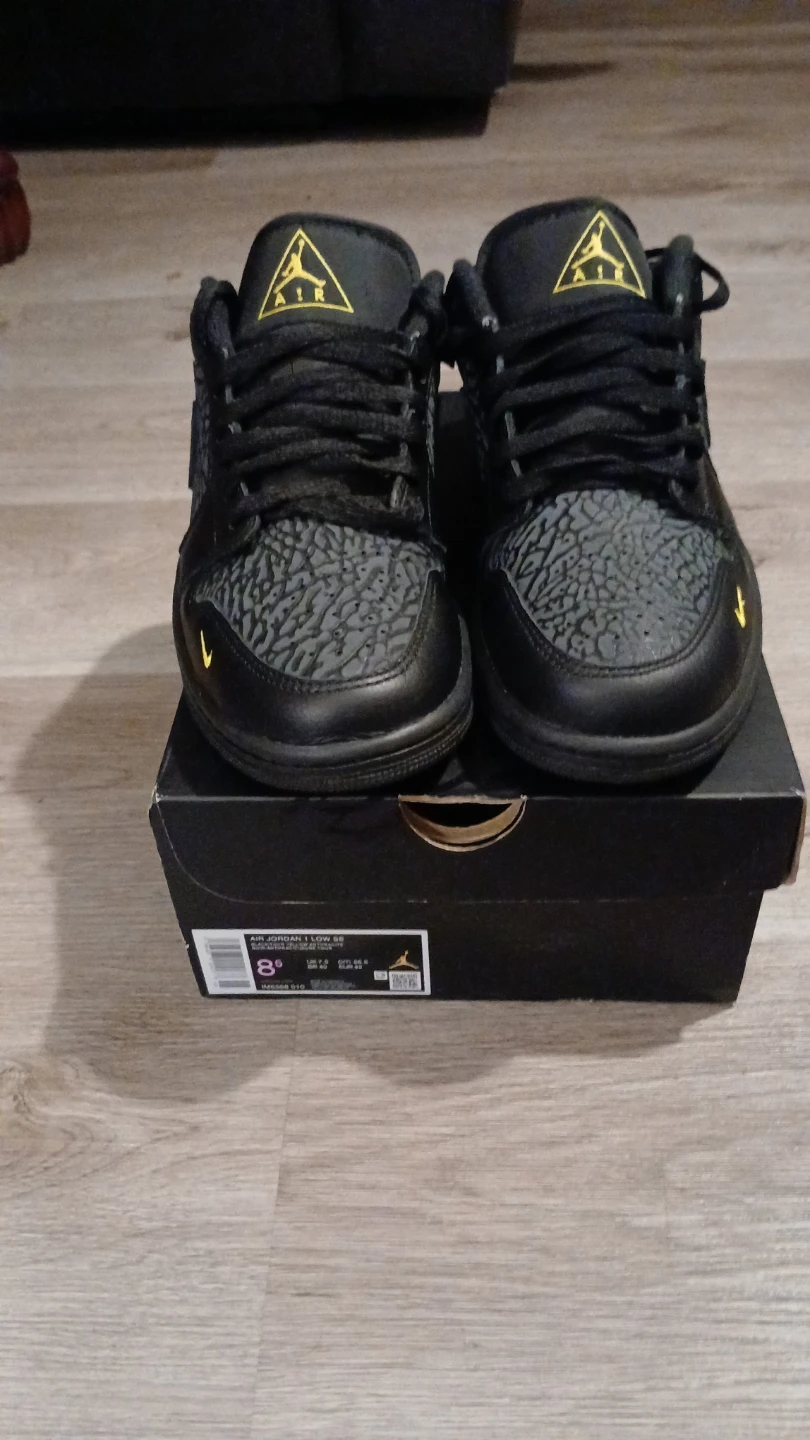 Jordan 1 Low SE black/yellow Anthracite - photo 2