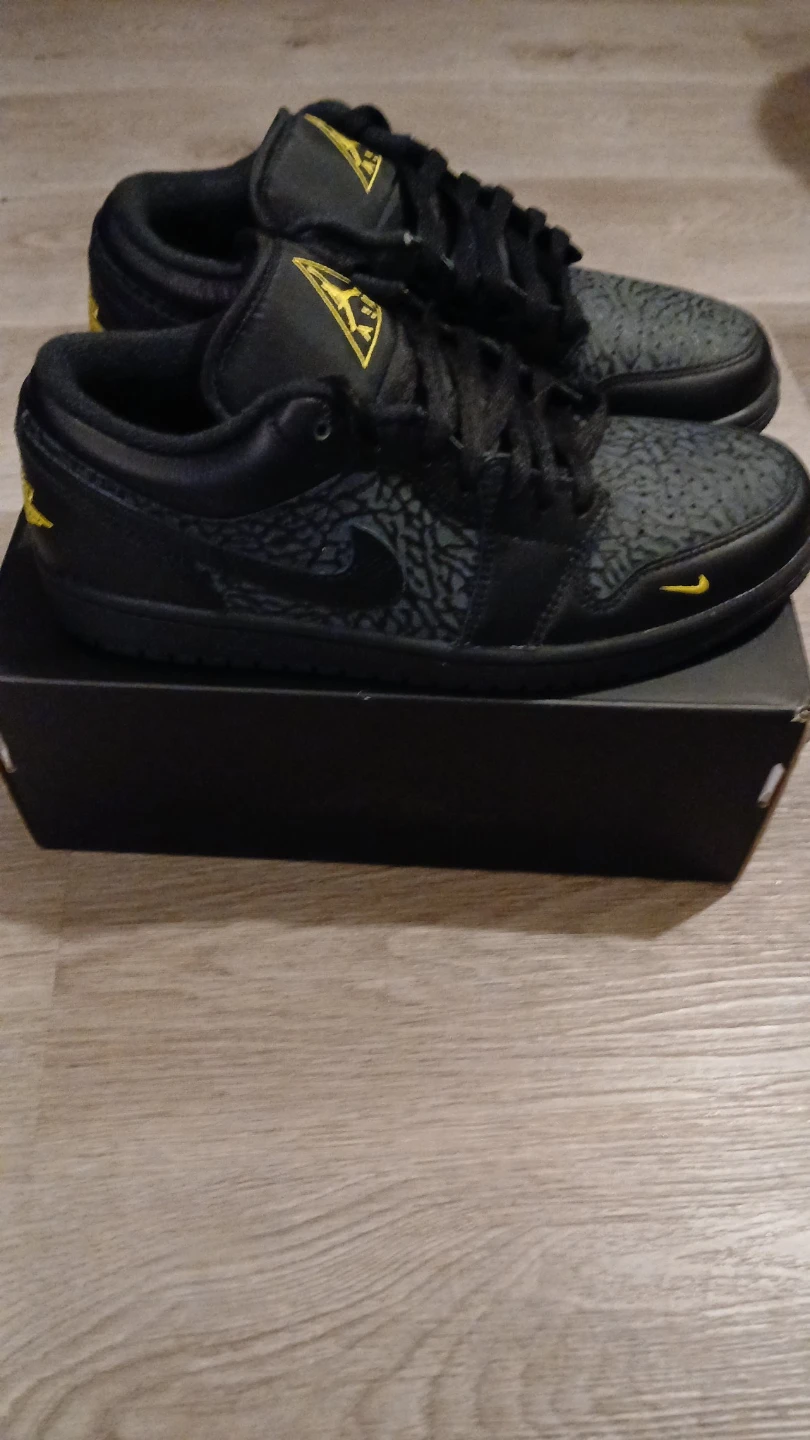 Jordan 1 Low SE black/yellow Anthracite - photo 3