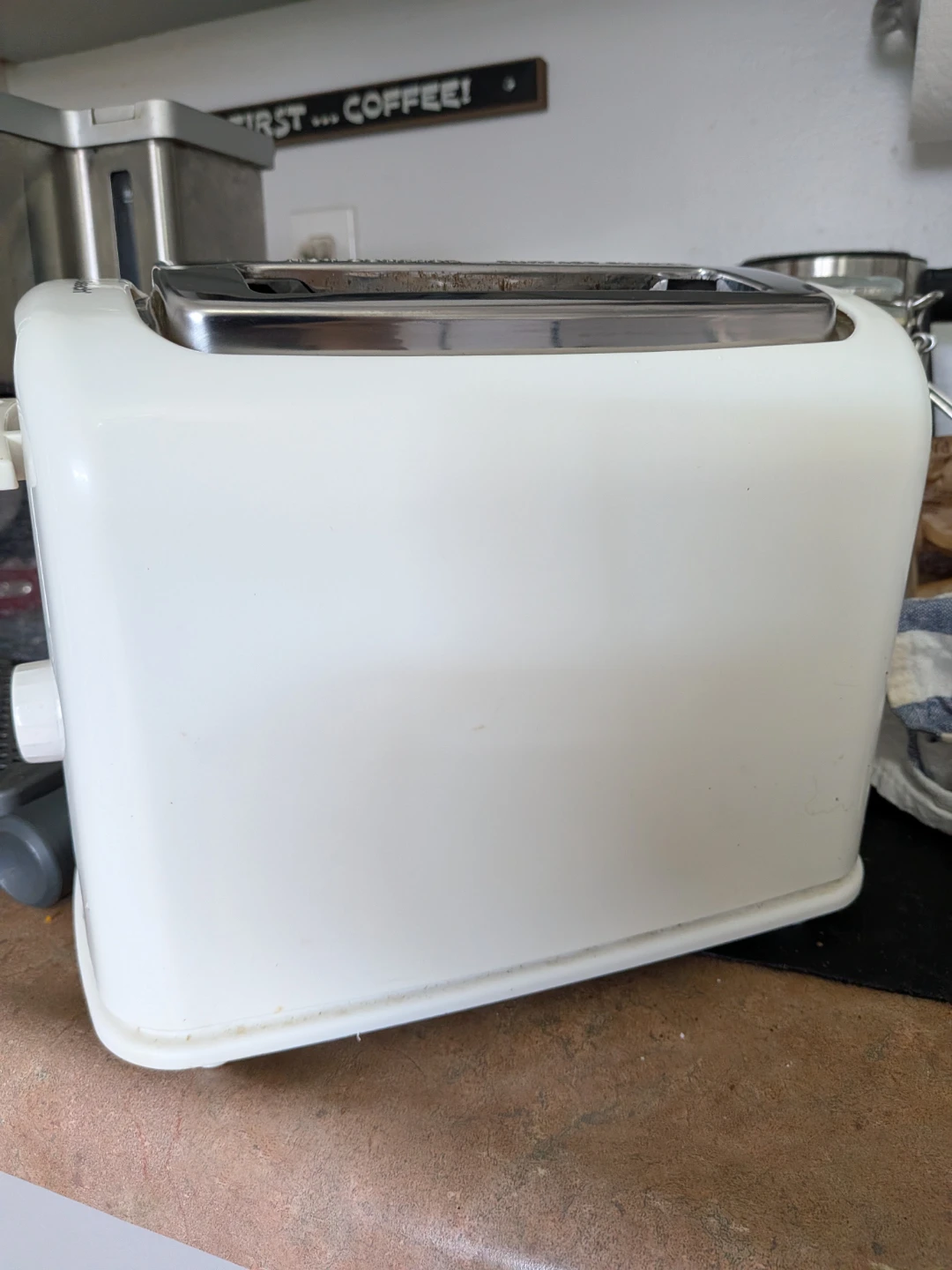 Hamilton Beach 2-Slice Toaster 9.5 x 6 inches - photo 4