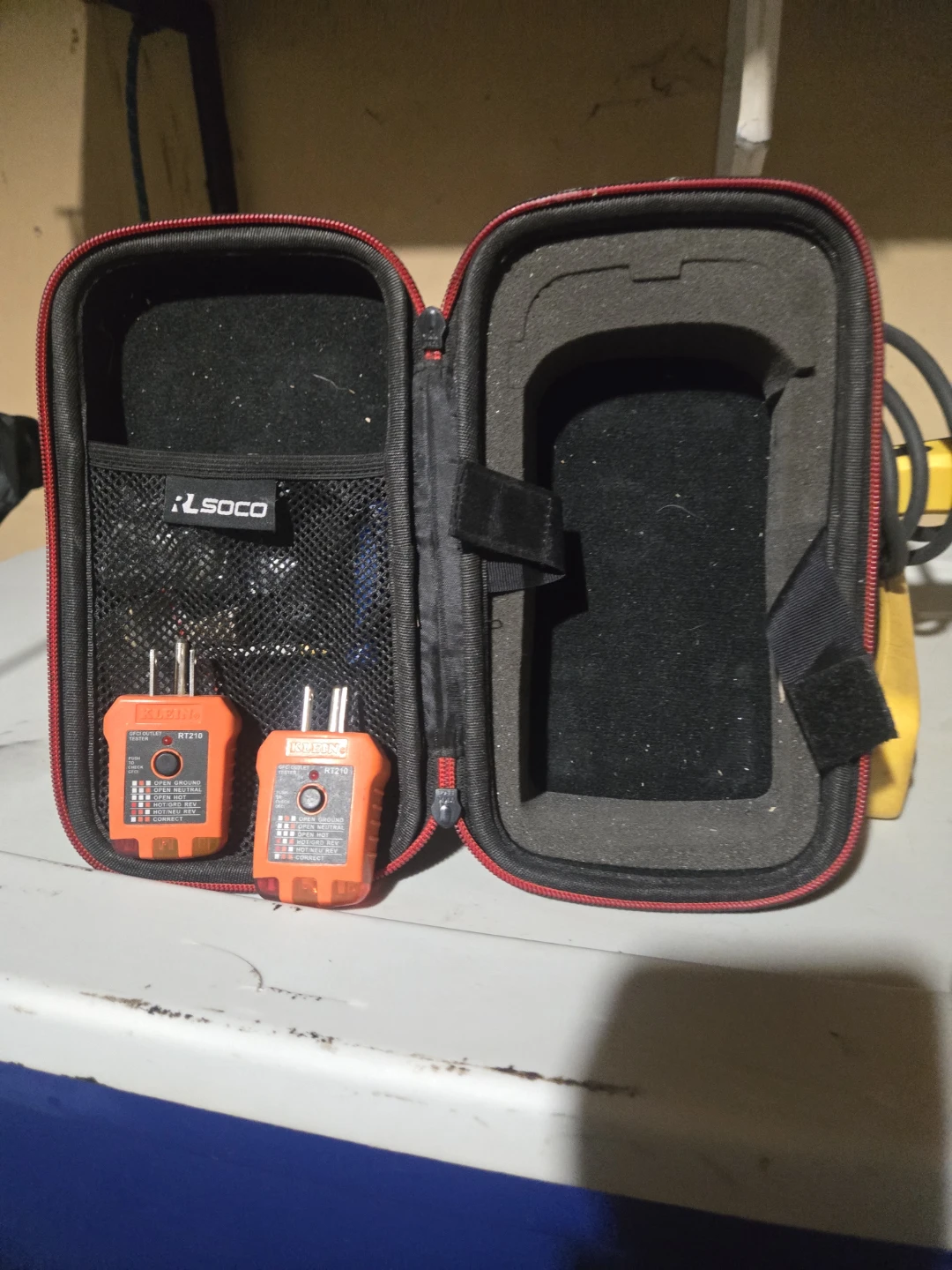 Fluke 117 True RMS Multimeter with Case and Testers - photo 2