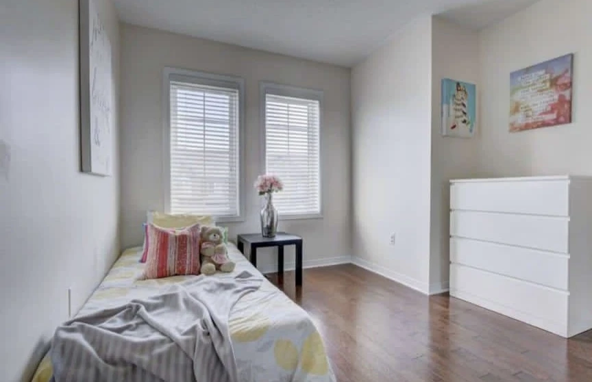 3 bed room and 2.5 bath townhouse by Morningside and finch - photo 2