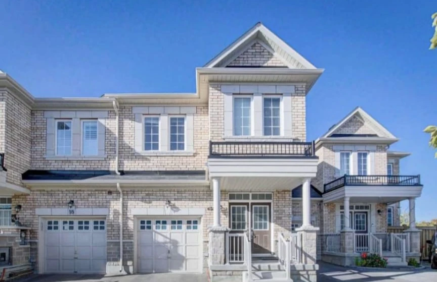 3 bed room and 2.5 bath townhouse by Morningside and finch - photo 4
