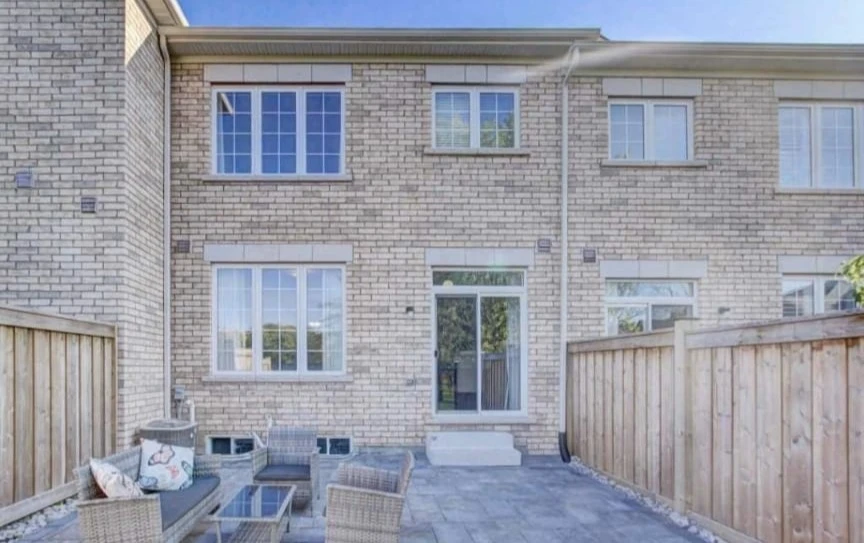 3 bed room and 2.5 bath townhouse by Morningside and finch - photo 5