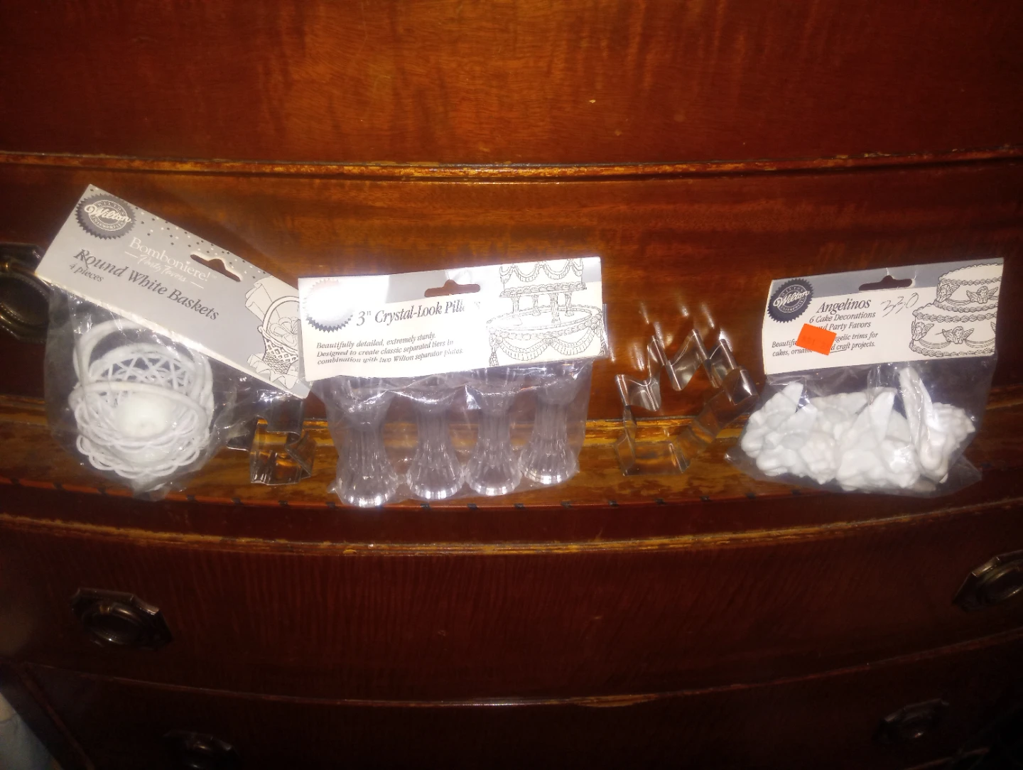 Wilton Cake Decorating Pillars, Baskets & Angelmos - photo 2