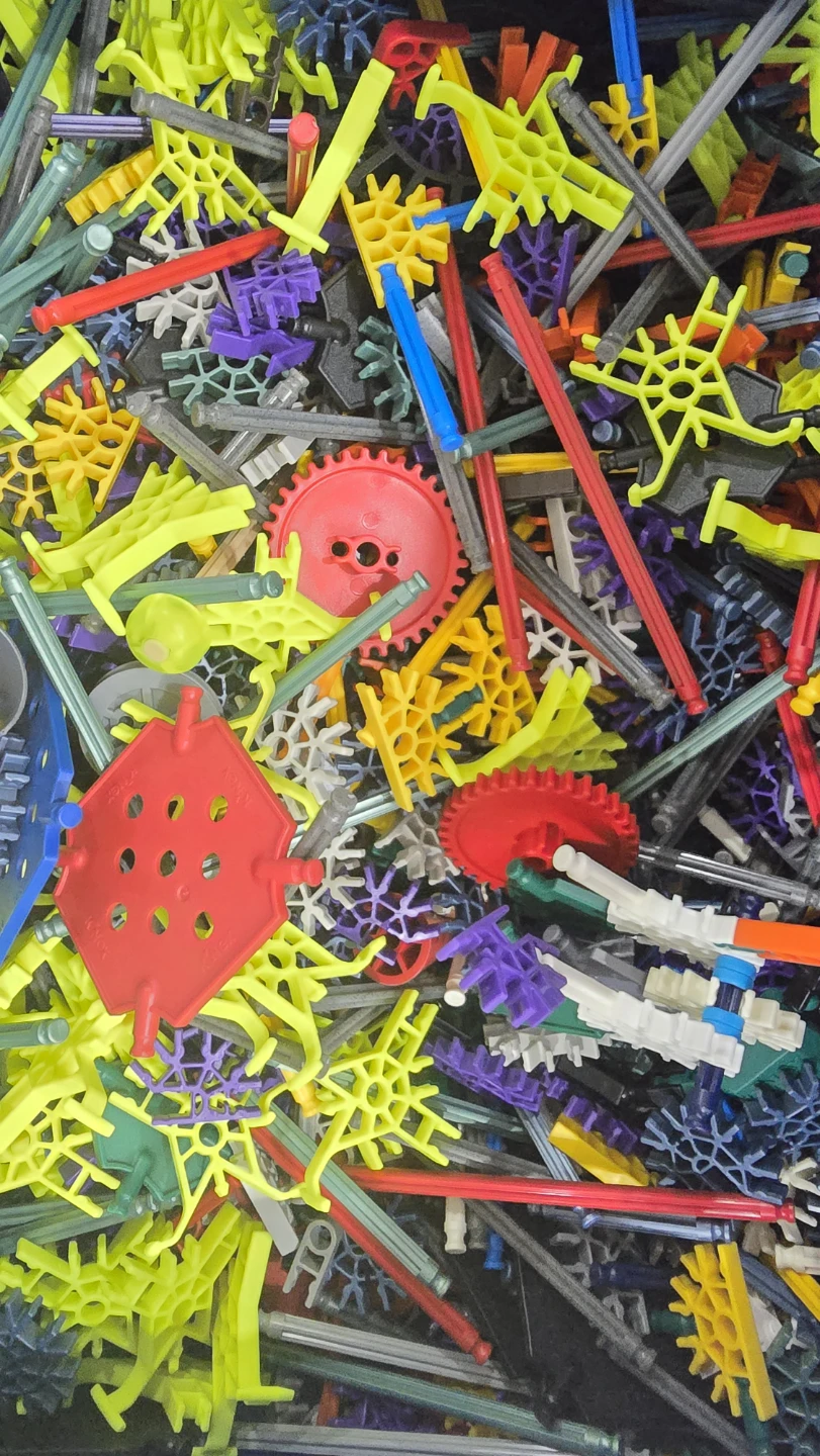 K'Nex Building Toy Pieces