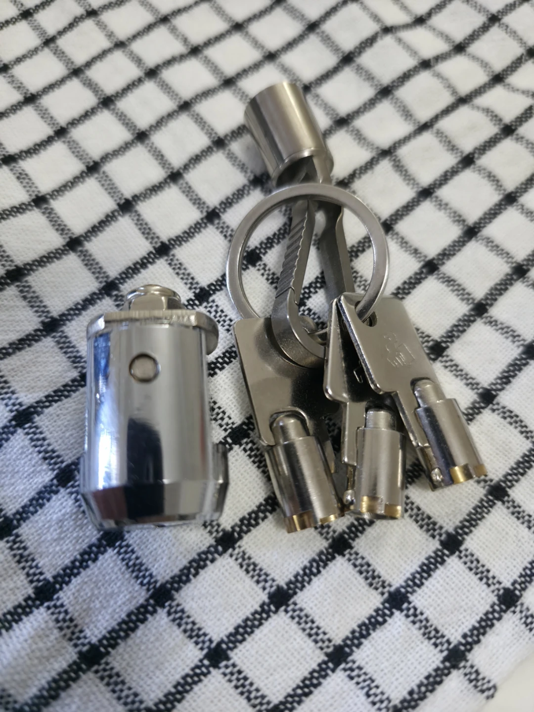 Replacement Lock Cylinder with Keys - photo 2