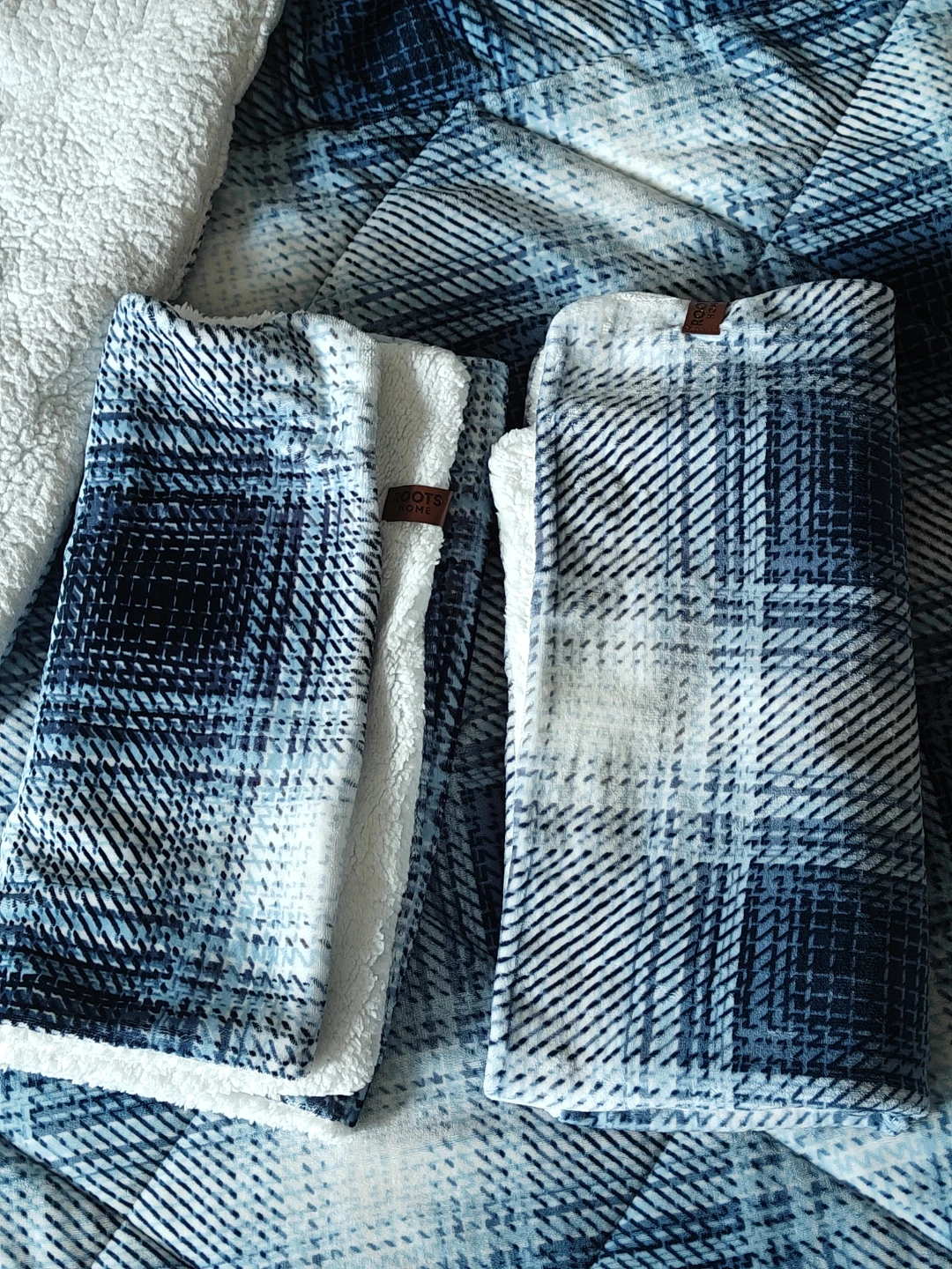 Roots Home Plaid Blanket with Sherpa Trim - photo 3