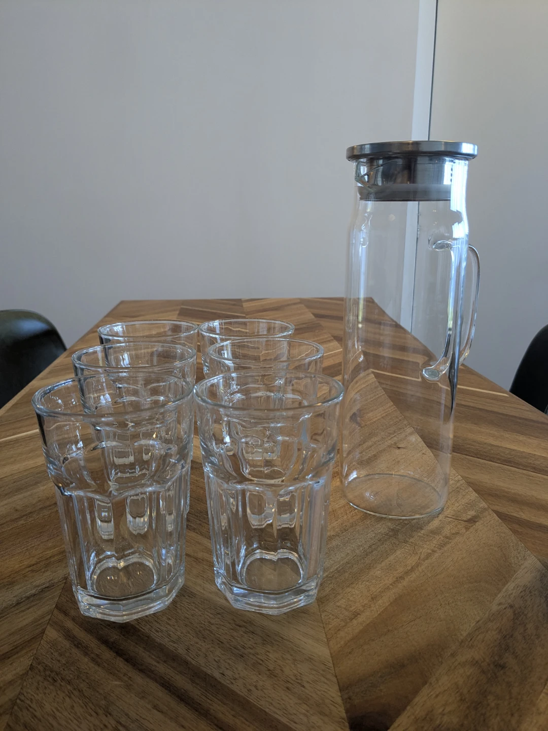 Free - Glass pitcher and 6 drinking glasses