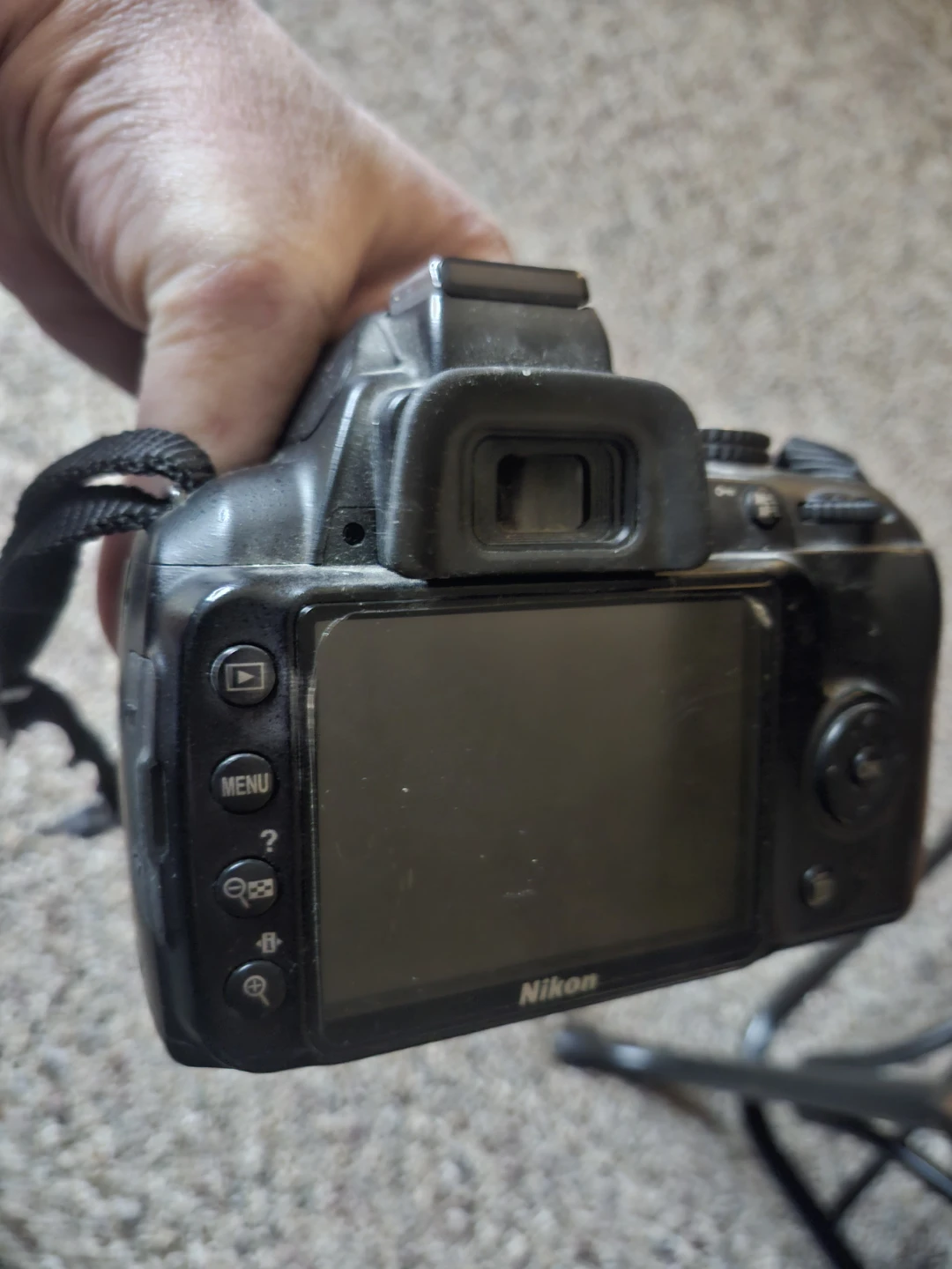 Nikon D3000 DSLR Camera with 18-55mm VR Lens - photo 3