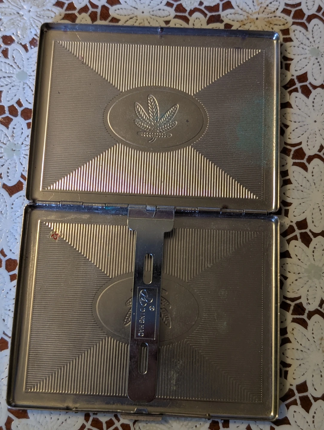 Vintage Silver Tone Cigarette Case with Leaf Design - photo 2