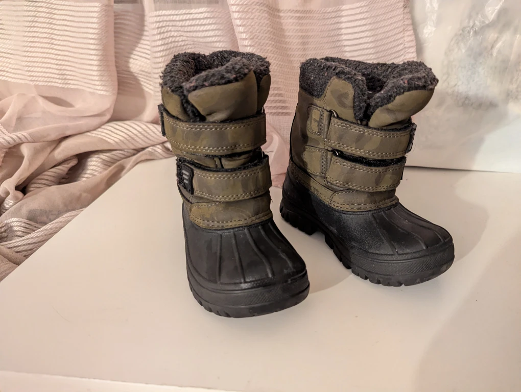 Kids' Winter Boots Size 7