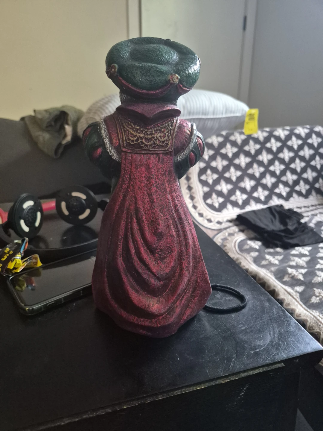 Decorative Figurine of a Royal Figure - photo 4